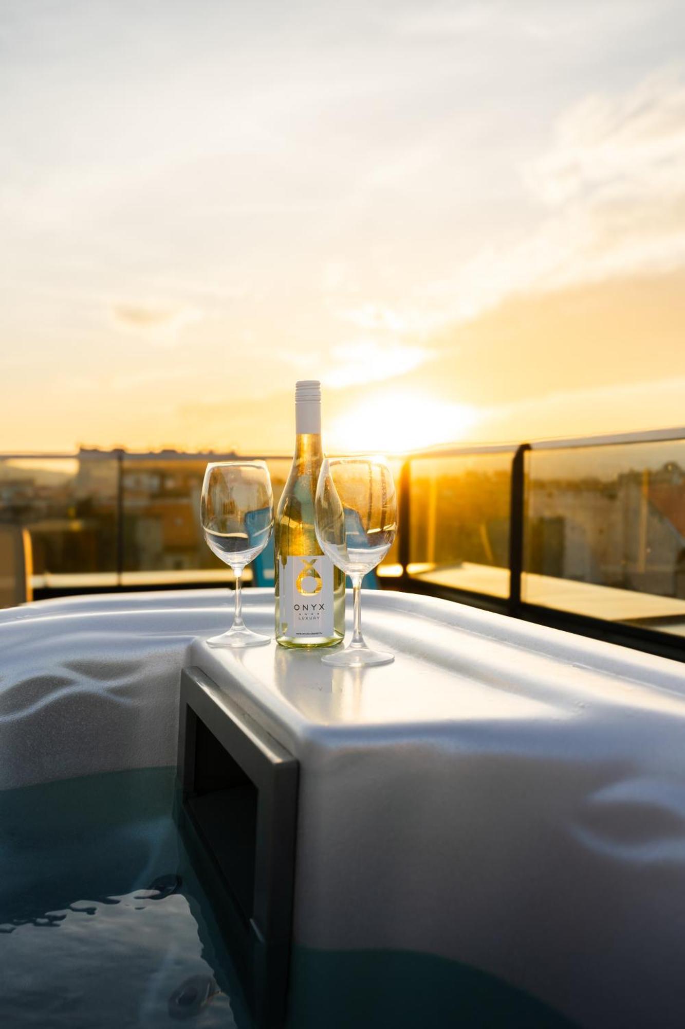 Onyx Luxury Будапеща Екстериор снимка